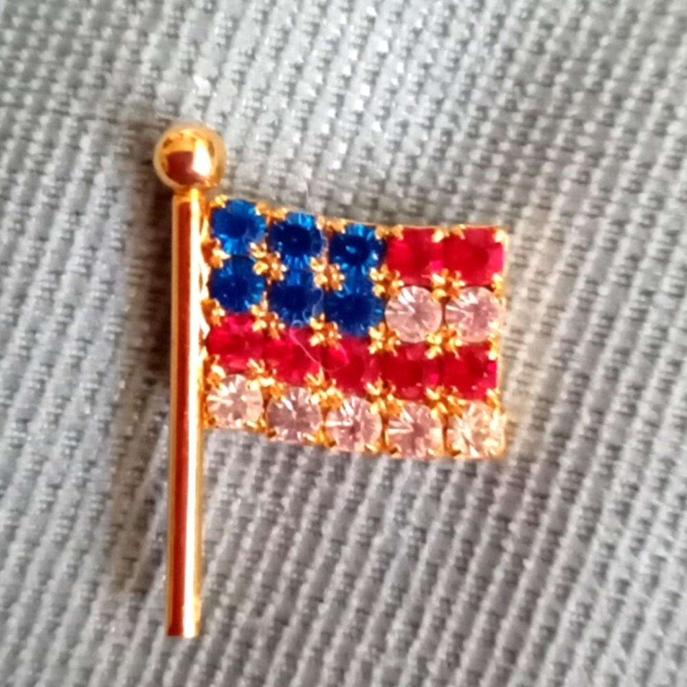CRYSTAL FLAG LAPEL PIN